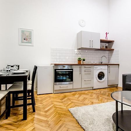 B63 2 Bedroom Apartment In Heart Of City ブダペスト エクステリア 写真