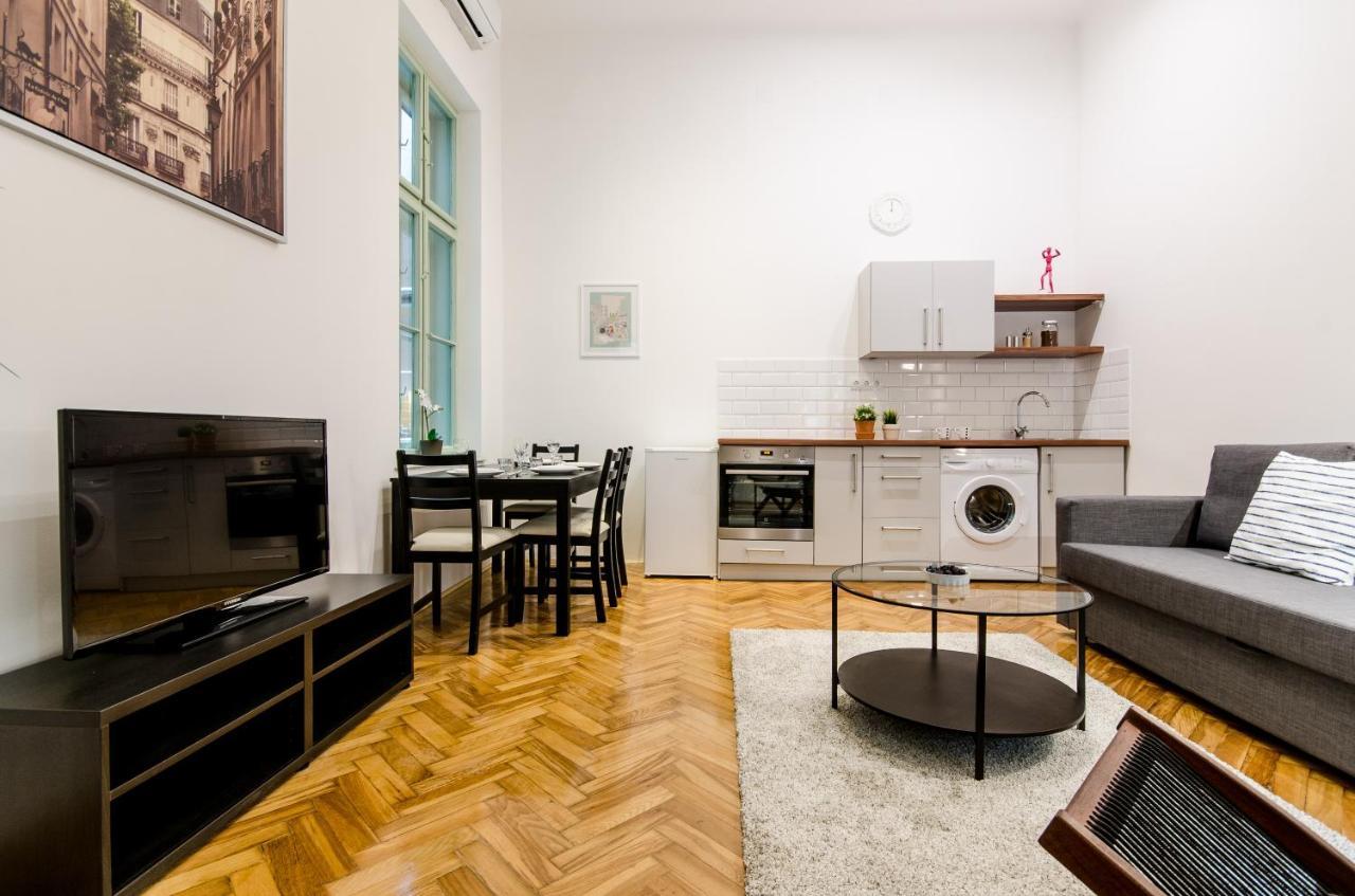 B63 2 Bedroom Apartment In Heart Of City ブダペスト エクステリア 写真