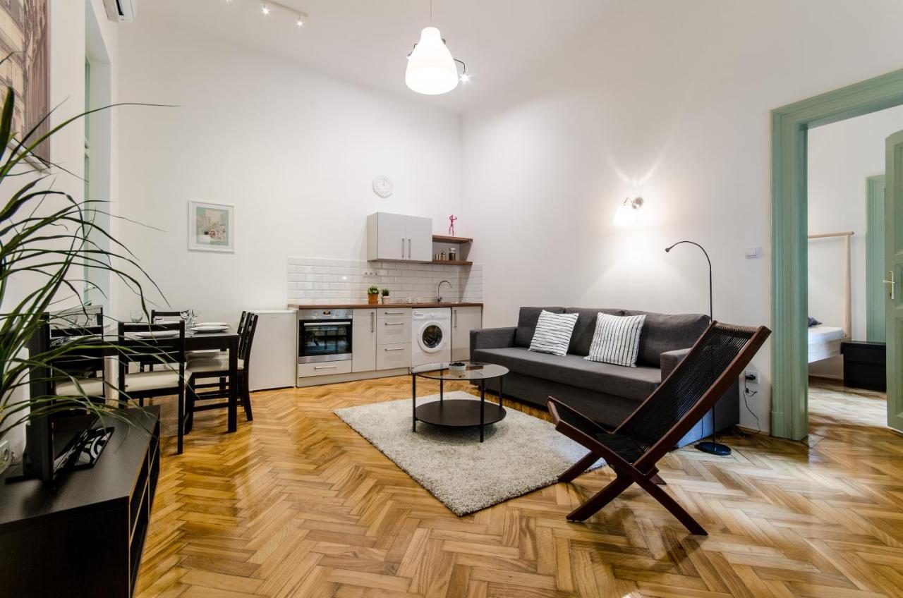 B63 2 Bedroom Apartment In Heart Of City ブダペスト エクステリア 写真